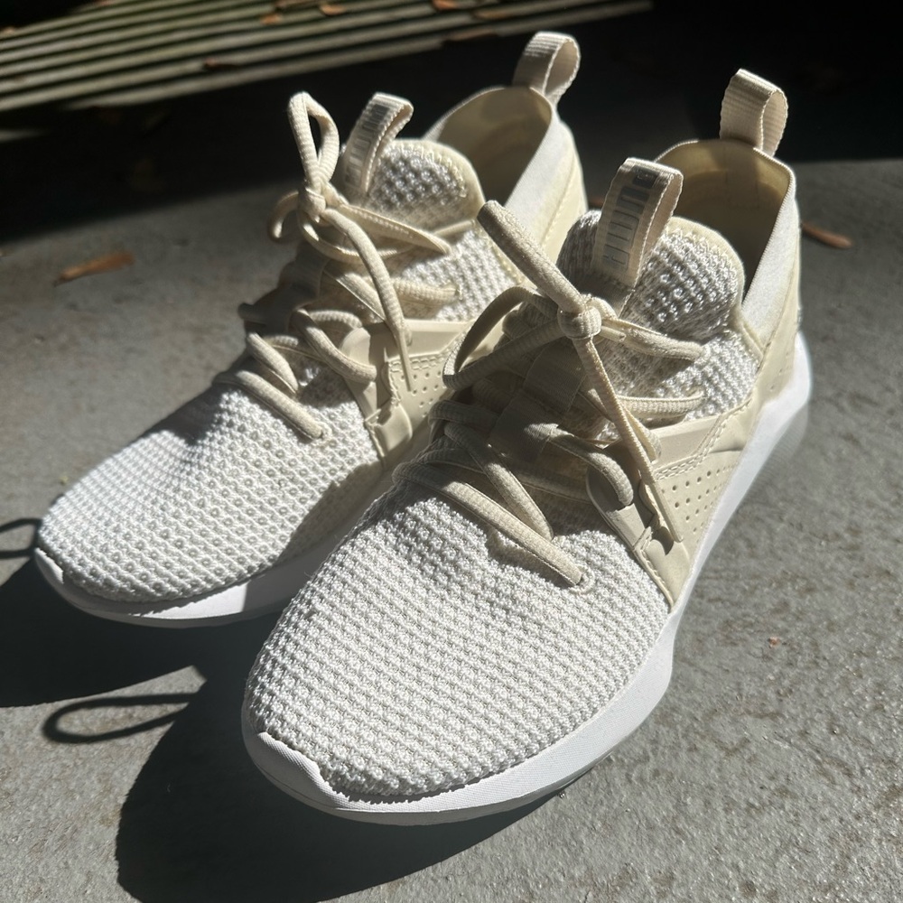 Puma Emergence Cosmic White
